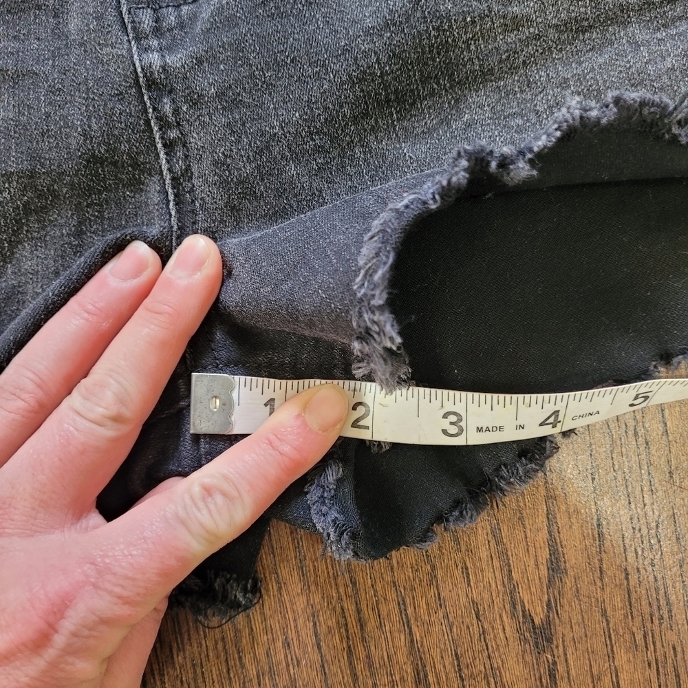 Forever 21 Black Raw Hem High Rise Jean Shorts Size Women's 28 - Picture 5 of 7